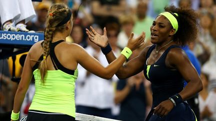 Serena Williams pose avec la coupe