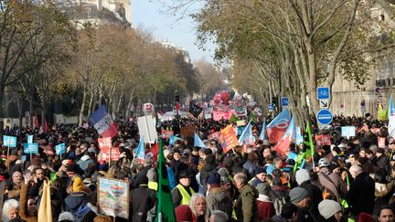 Une manifestation à Paris contre la réforme des retraites le 10 décembre 2019.&nbsp; (NATHANAEL CHARBONNIER / FRANCE-INTER)