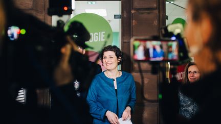 La candidate écologiste à Strasbourg, Jeanne Barseghian, devant son local de campagne, le 15 mars 2020. (ABDESSLAM MIRDASS / HANS LUCAS / AFP)