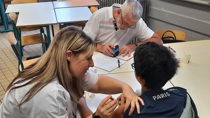 Une vaccination contre les papillomavirus dans un collège d'Avignon, le 4 octobre 2023. (ROMAIN BERCHET / RADIO FRANCE)