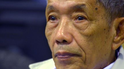 Douch, ancien&nbsp;tortionnaire khmer rouge, devant le tribunal extraordinaire du Cambodge le 3 f&eacute;vrier 2012. (NHET SOKHENG / ECCC / AFP)