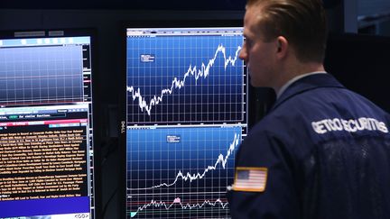 La bourse de New York s'envole en juillet 2017. Elle dépasse la barre des 22 000 points. (SPENCER PLATT / GETTY IMAGES NORTH AMERICA)