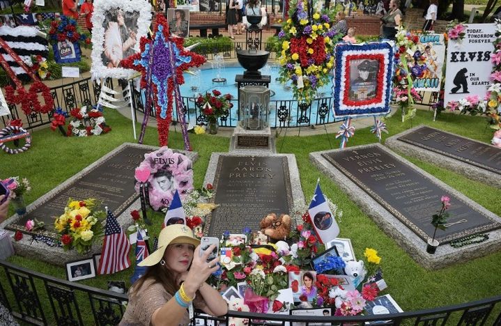 Le Jardin de la méditation où le "King" repose, à Graceland, entre ses parents et sa grand-mère
 (Mandel Ngan / AFP)