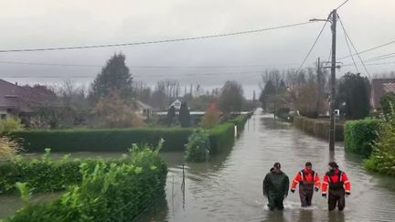 Inondations dans le Pas-de-Calais : la très lente décrue de la Canche (France 2)