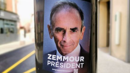 Des affiches d'Éric Zemmour president a Bourgoin Jallieu en Isère pour la présidentielle de 2022. (MOURAD ALLILI / MAXPPP)