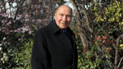 Le s&eacute;nateur UMP Serge Dassault, le 13 mars 2014, &agrave; Saint-Cloud (Hauts-de-Seine). (ERIC PIERMONT / AFP)