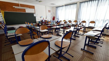 Une salle de classe vide, le 12 mai 2020, à Nancy. (ALEXANDRE MARCHI / MAXPPP)