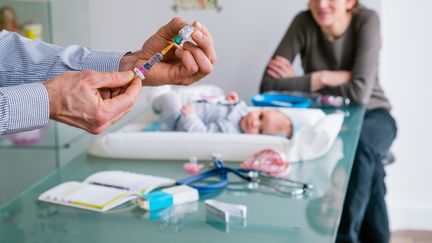 Actuellement, seuls trois vaccins sont obligatoires : contre la diphtérie, le tétanos et la poliomyélite.&nbsp; (VOISIN / PHANIE)