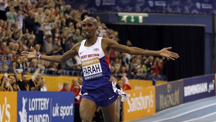 Mo Farah sur le deux miles en février à Birmingham (IAN KINGTON / AFP)