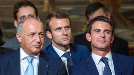  (Manuel Valls, Emmanuel Macron et Laurent Fabius attendus au Forum économique mondial de Davos en Suisse © MaxPPP)