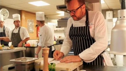 Déconfinement : l’impatience des restaurateurs (FRANCE 2)