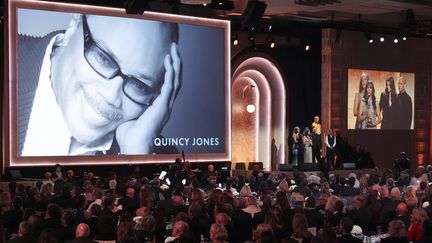 Les enfants de Quincy Jones acceptent l'Oscar d'honneur posthume attribué à leur père lors de la 15e cérémonie des Governors Awards, le dimanche 17 novembre 2024, au Ray Dolby Ballroom à Los Angeles. (CHRIS PIZZELLO/AP/SIPA / SIPA)