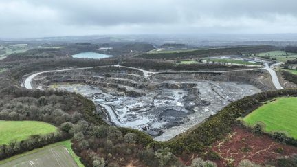 La carrière d'andalousite exploitée par Imerys à Glomel, en Bretagne, en mars 2024. (LIONEL LE SAUX / MAXPPP)