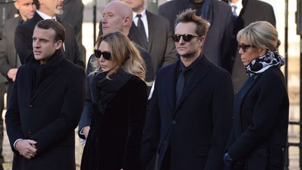 Le président de la République, Emmanuel Macron et sa femme, Brigitte Macron avec les deux premiers enfants de Johnny Hallyday, David Hallyday et Laura Smet à Paris, le 9 décembre 2017. (EREZ LICHTFELD / SIPA)