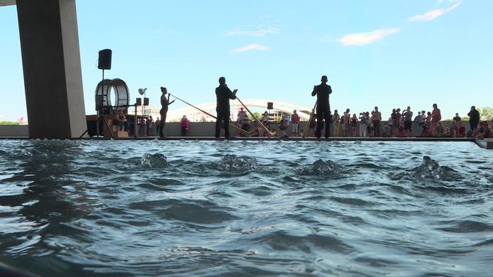 Le Musée des Confluences se déconfine en plein air avec des performances artistiques (France 3 Rhône-Alpes)