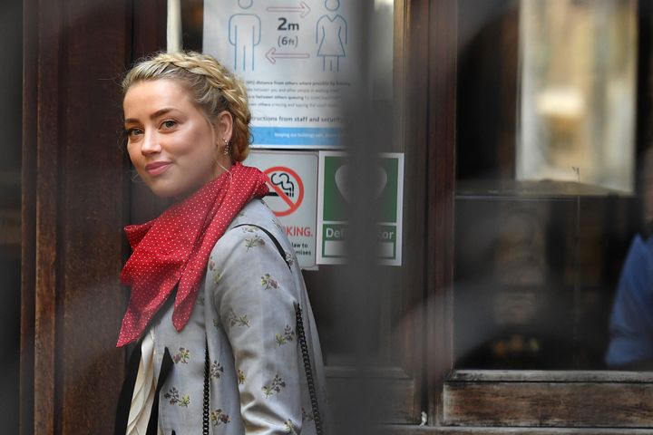 L'actrice Amber Heard devant la Haute Cour de Londres le 21 juillet 2020.&nbsp; (JUSTIN TALLIS / AFP)