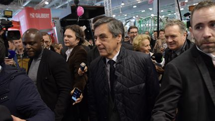 Le candidat des Républicains, François Fillon, en visite au Sima (Mondial des fournisseurs de l'agriculture et de l'élevage) à Villepinte (Seine-Saint-Denis), le 28 février 2017. (CHRISTOPHE ARCHAMBAULT / AFP )