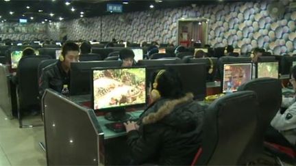 De mi-février à fin mars 2012, la police chinoise a arrêté 1.065 suspects et effacé plus de 208.000 messages jugés «nuisibles» par les autorités au cours de la campagne anti-internet menée en Chine. (FTV)