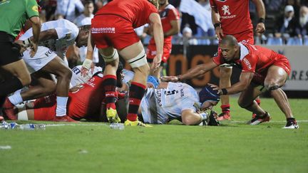 Bernard Le Roux inscrit un essai pour le Racing 92 contre Toulouse.  (STEPHANE ALLAMAN / STEPHANE ALLAMAN)