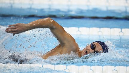 Ugo Didier pendant les séries du 400 m nage libre, à la Défense, lors des Jeux paralympiques, le 29 août 2024. (HERVIO JEAN-MARIE / KMSP / AFP)