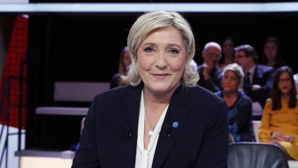 La présidente du Front national, Marine Le Pen, sur le plateau de France 2, le 9 février 2017. (AFP)