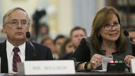 &nbsp; (La patronne de GM, Mary Barra et un autre dirigeant, Michael Milikin, devant le Sénat américain © REUTERS/Gary Cameron)