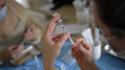 VRAI ou FAKE. Les vaccins ont-ils tué plus de 25 000 personnes en Europe ?