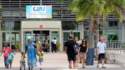 La patiente est hospitalis&eacute;e au CHU Felix Guyon de Bellepierre, &agrave; Saint-Denis de la R&eacute;union. (RICHARD BOUHET / AFP)