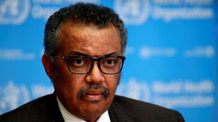 Le directeur général de l'OMS,&nbsp;Tedros Adhanom Ghebreyesus, tient une conférence de presse sur la pandémie de coronavirus, le 28 février 2020, à Genève (Suisse). (DENIS BALIBOUSE / REUTERS)