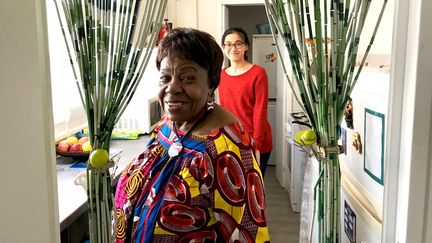 Clothilde (82 ans) et Anne (26 ans) vivent en colocation depuis près de trois ans à Paris. (Valentine Joubin / RADIO FRANCE)