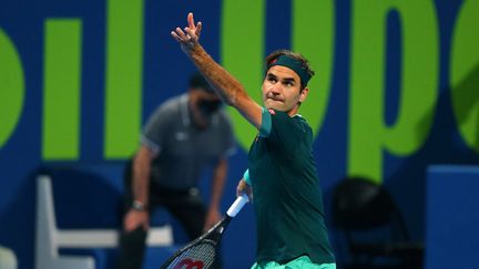 Roger Federer lors du deuxième tour du tournoi de Doha, mercredi 10 mars 2021. (SAMER AL-REJJAL / QATAR TENNIS FEDERATION)