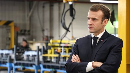 Le président de la République, Emmanuel Macron, lors d'une visite d'une usine Renault, le 8 novembre 2018. (LUDOVIC MARIN/AFP)