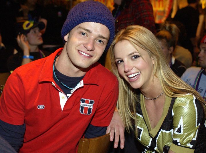 Britney Spears et Justin Timberlake organisent une collecte de fonds pour le Super Bowl au Planet Hollywood à New York en 2002 (DENISE TRUSCELLO / WIREIMAGE)