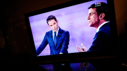 Benoît Hamon et Manuel Valls ont-ils dit vrai lors du dernier débat de la primaire de la gauche ? (AURELIEN MORISSARD / MAXPPP)