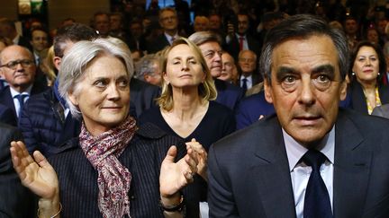 Penelope et François Fillon lors d'un meeting,&nbsp;le 25 novembre 2016 à Paris.&nbsp; (FRANCOIS MORI/AP/SIPA / AP)