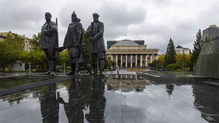 Une statue de Lénine, à&nbsp;Novossibirsk, en Sibérie, où vivait Alexeï avant de partir de Russie. (MICHAEL RUNKEL / ROBERT HARDING / AFP)