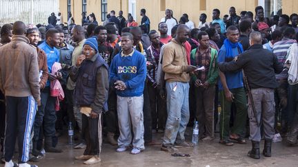 Des migrants ill&eacute;gaux au centre d'accueil temporaire de Melilla, enclave espagnole au Maroc, le 18 mars 2014. (BLASCO AVELLANEDA / AFP)