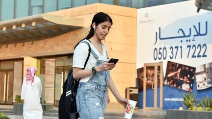 Activist Manahel al-Otaibi, then aged 25, walks in the streets of the capital Riyadh (Saudi Arabia), September 2, 2019. (FAYEZ NURELDINE / AFP)