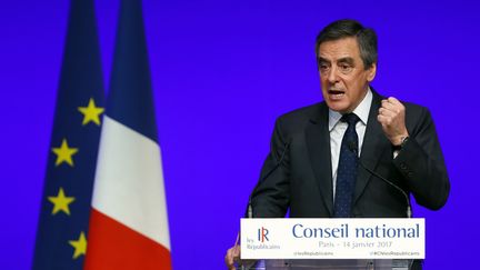 François Fillon : officiellement investi, il remet les points sur les i