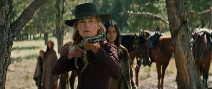 Rosamund Pike dans "Hostiles" de Scott Cooper
 (Metropolitan FilmExport)