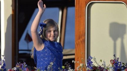 La princesse néerlandaise Catharina-Amalia, la fille du roi Willen-Alexander, le 30 avril 2013, à Amsterdam.

La princesse héritière Catharina-Amalia, 9 ans, est la première fille du roi Willem-Alexander et de la reine Maxima. Née le 7 décembre 2003, elle est suivie dans l'ordre de succession par ses soeurs Alexia, 8 ans, et  Ariane, 6 ans. Une loi de 1983 a instauré la règle de stricte primogéniture.

 (ODD ANDERSEN/AFP)