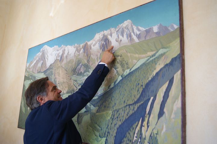 Roberto Rota, mayor of Courmayeur (Italy), points to the Planpincieux glacier on a table present at the town hall, July 19, 2021. (SOLENE LEROUX / FRANCEINFO)