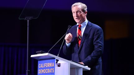 Tom Steyer lors d'un discours, à San Francisco (Californie, Etats-Unis), le 1er juin 2019. (JOSH EDELSON / AFP)