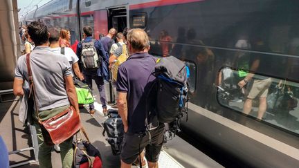 Mercredi 6 juillet, quatre syndicats de la SNCF ont déposé un préavis de grève.&nbsp;Le journaliste Gaspard de&nbsp;Florival&nbsp;était en direct de la Gare Montparnasse, à Paris. (NICOLAS GUYONNET / HANS LUCAS / AFP)