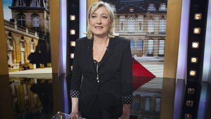 Marine Le Pen, candidate du FN &agrave; la pr&eacute;sidentielle, lors de l'&eacute;mission "Parole de candidat" sur TF1, le 5 mars 2012. (JOEL SAGET / AFP)