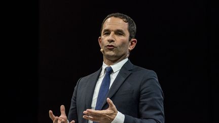 Benoît Hamon prononce un discours lors d'un meeting à Rennes (Ille-et-Vilaine), le 14 avril 2017.&nbsp; (MARTIN BERTRAND / HANS LUCAS)