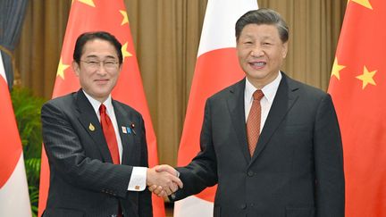 Le Premier ministre du Japon Fumio Kishida et Xi Jinping, le président de la République populaire de Chine, en novembre 2022. (JAPAN POOL VIA JIJI PRESS / JAPAN POOL / JIJI PRESS)