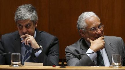 Le Premier ministre portugais, Antonio Costa, et le ministre des Finances, Mario Centeno, au Parlement à Lisbonne le 23 février 2016. (REUTERS - Rafael Marchante)