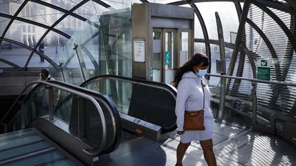 Station Saint-Lazare à Paris, le 24 avri 2020. (GEOFFROY VAN DER HASSELT / AFP)