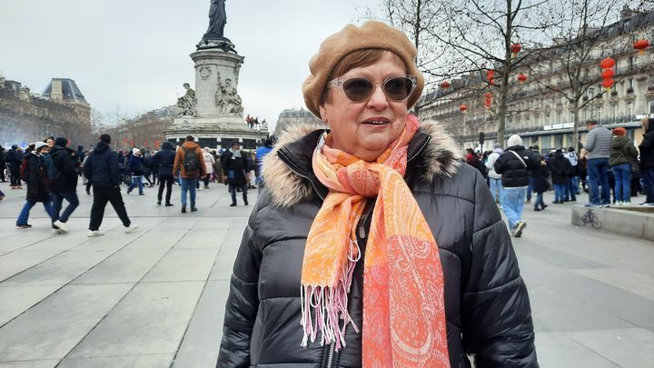 Agnès, retraitée, dans la manifestation contre la réforme des retraites, le 19 janvier 2023, à Paris. (RAPHAEL GODET / FRANCEINFO)